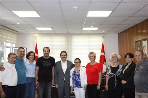 Atatürkçü Düşünce Derneği Şile Şube Başkanı Hanife TELLİ ve Yönetim Kurul Üyeleri, Kaymakamımız Mehmet Nebi KAYA'yı makamında ziyaret ettiler.